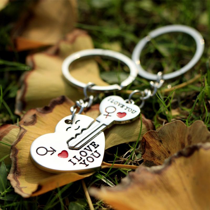 1 Pair Couple I LOVE YOU Heart Key Chains - Vintage tees for Women